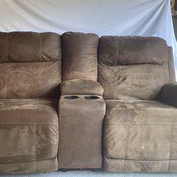 Manual Reclining Loveseat with Console 
