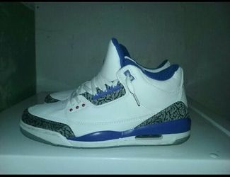 True blues jordan retro 3's size 11 clean