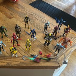 A vintage Lot Of Super Heroes 16 