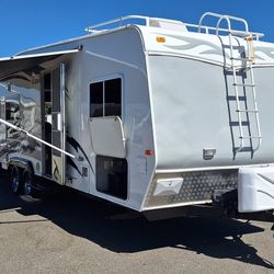 2009 Wekend Warrior Toyhauler SS2500