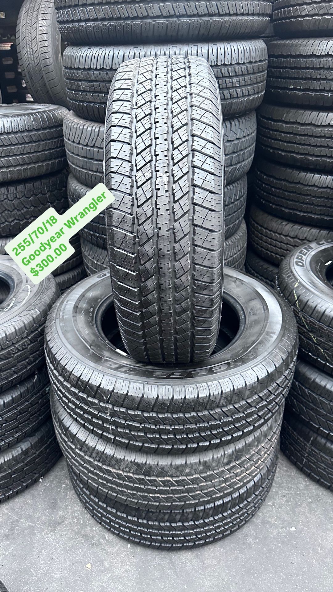 255/70/18  BRIDGESTONE  DUELLER 