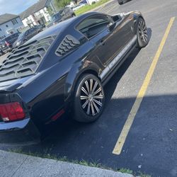 2006 Ford Mustangs V6