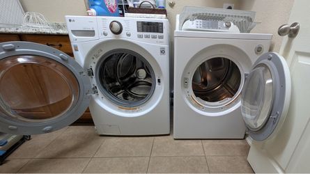LG Front Load Washer and Dryer Set/ electric