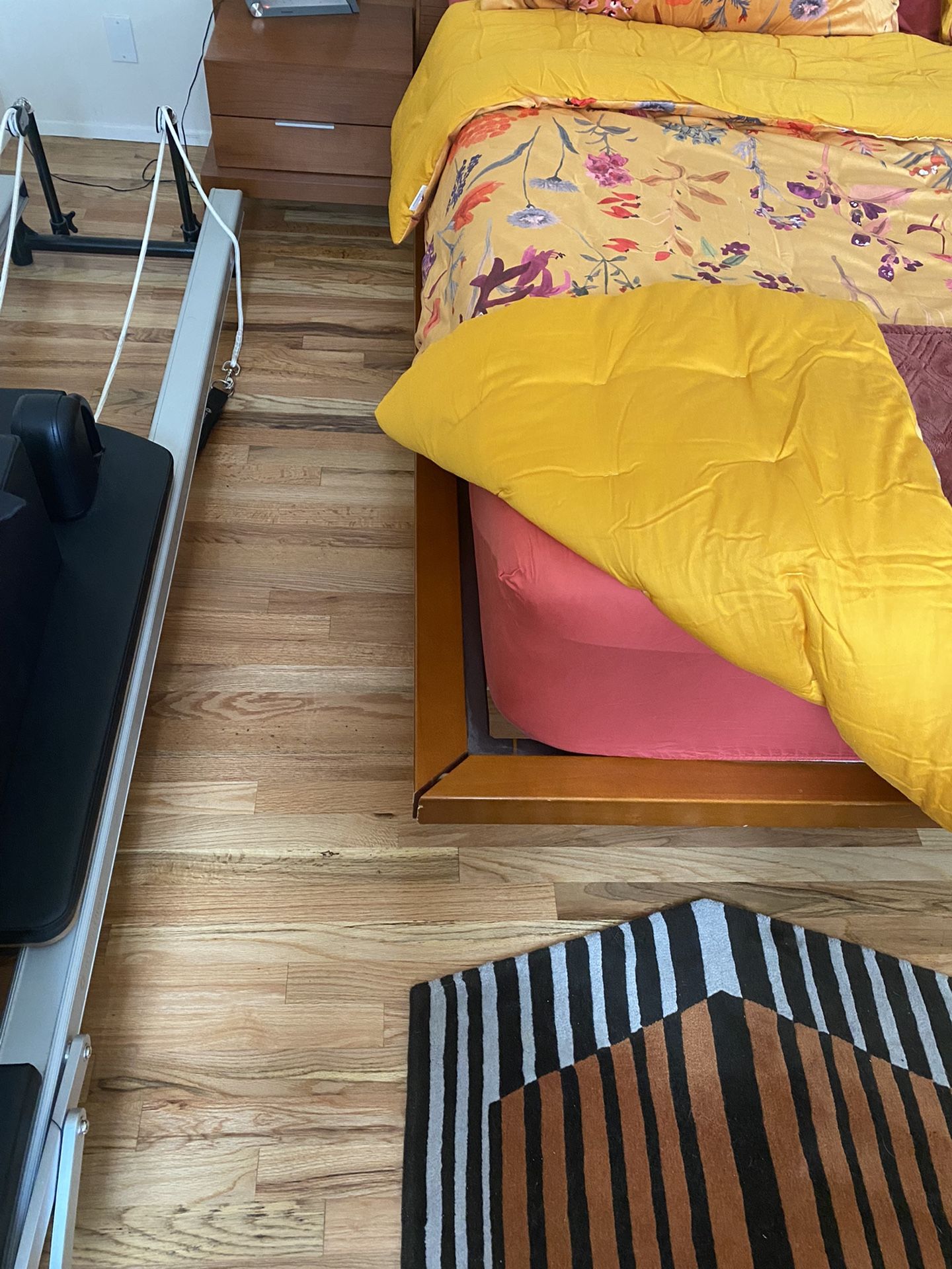 Scan Bed W Nightstand