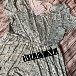 Brand new Lularoe Riley’s size XL