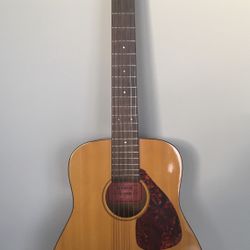 Yamaha FG-Junior Guitar + Case