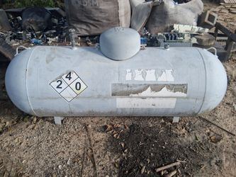 Horizontal 250 gallon Propane Tank with 1/4 tank of fuel