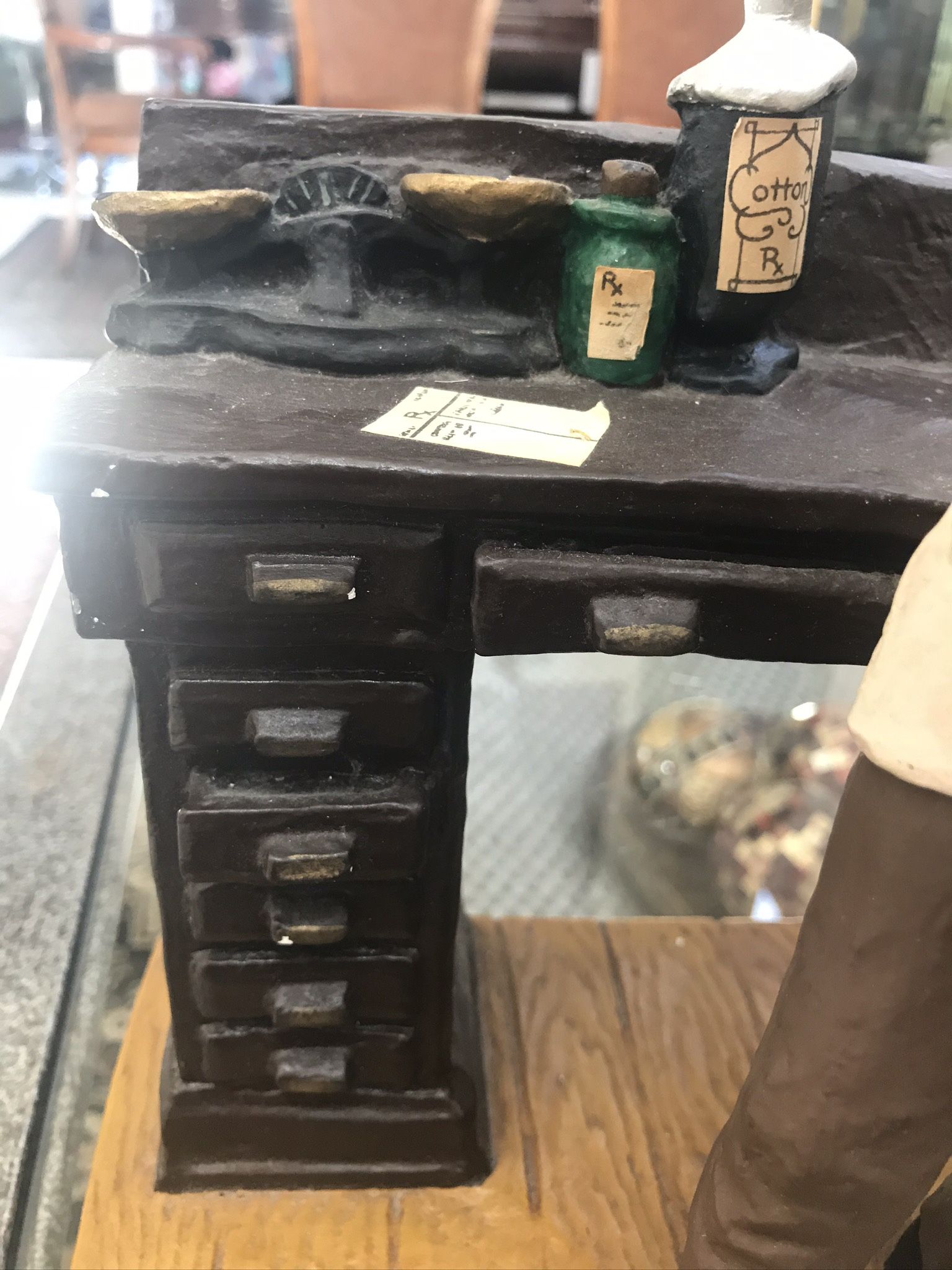 Beautiful display it has missing paint here and there one of the arm is chipped but it fixed see all pictures please it’s from 1950’s