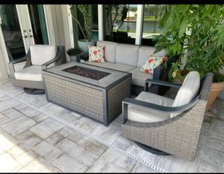 Outdoor patio furniture set