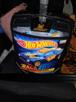Rolling hot wheels case pickup only cash