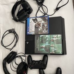 PlayStation 4  Console With 2 Games, 2 Controls, 2 Gaming Headsets