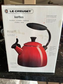 Brand new LE Creuset 1.5qt Classic Whistling Kettle Red Enamel Steel Tea Kettle