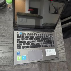 TOSHIBA Laptop. 