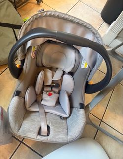 Chiccofit 35 infant car seat WITH base!