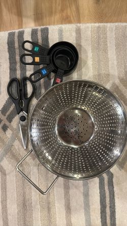 Kitchen Tools (scissors, measuring cups, strainer)