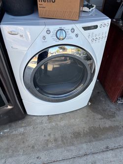 Whirlpool duet  Gas dryer  Excellent working condition  Heavy duty  W27 D31.5 H39 7.4 cu ft 3 months warranty parts and labor only