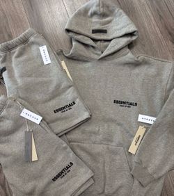 Essential set hoodie and shorts