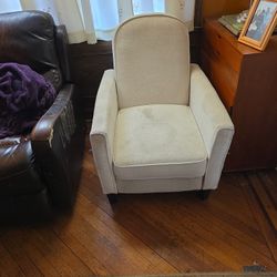 Cream Recliner Chair 
