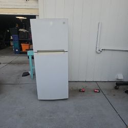 Kenmore Fridge With Freezer 