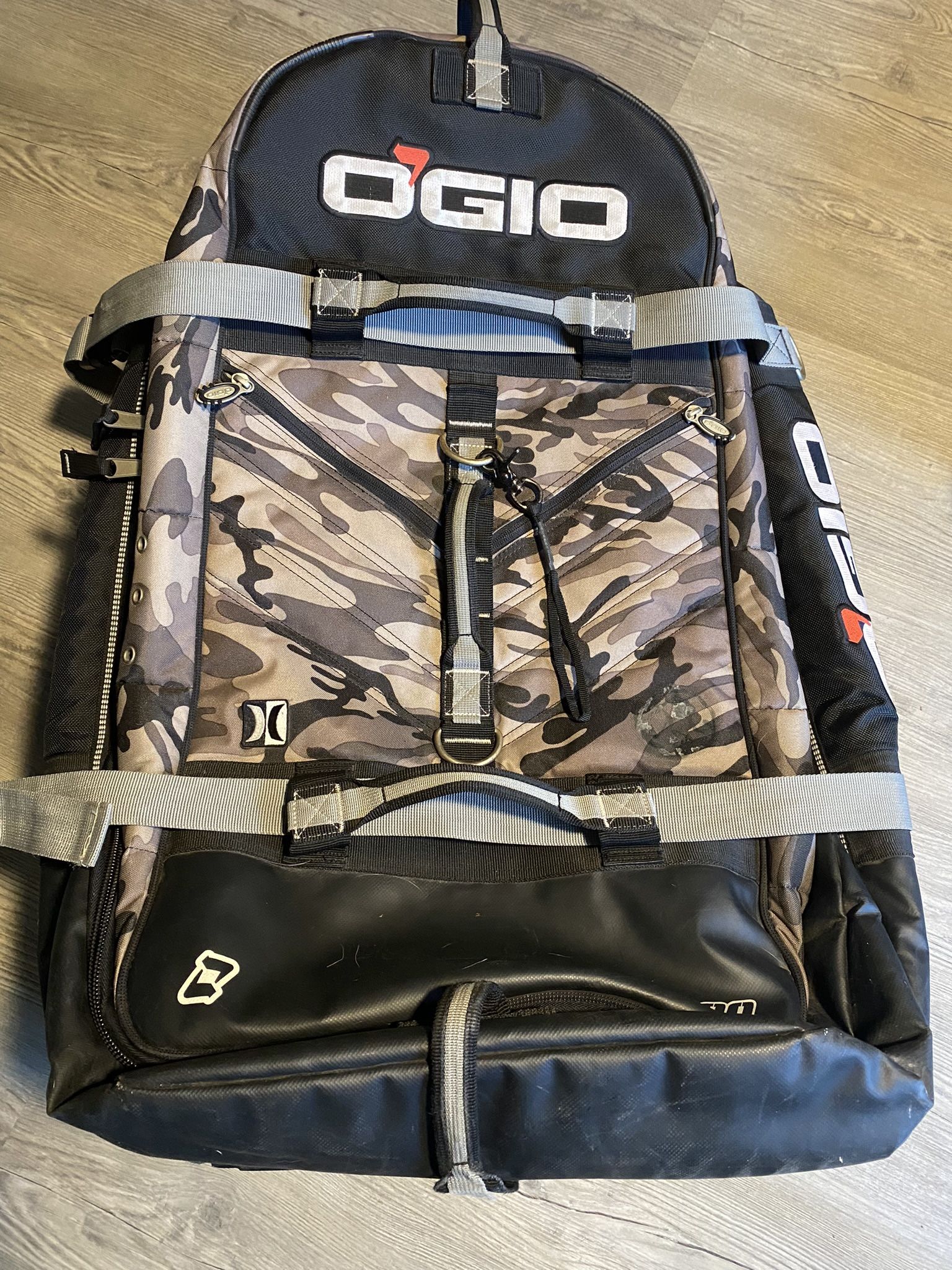 Ogio 9800 Roller Bag