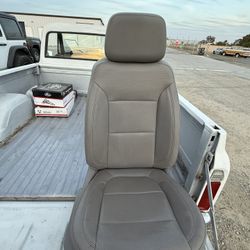 19-2023 GMC Sierra Seat