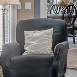 A Pair Of Reclining Recliners Chairs Ashley Furniture 