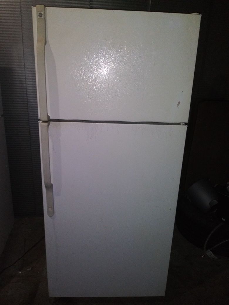 **Ge apartment Size Refrigerator 28" w by 64"1/2 h (is on and cold right now(can deliver for free