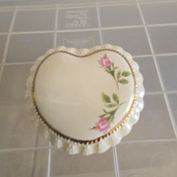 Gater Mold Co. 1983  Trinket Heart Shape  Box 