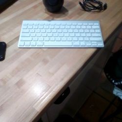 Apple Keyboard 