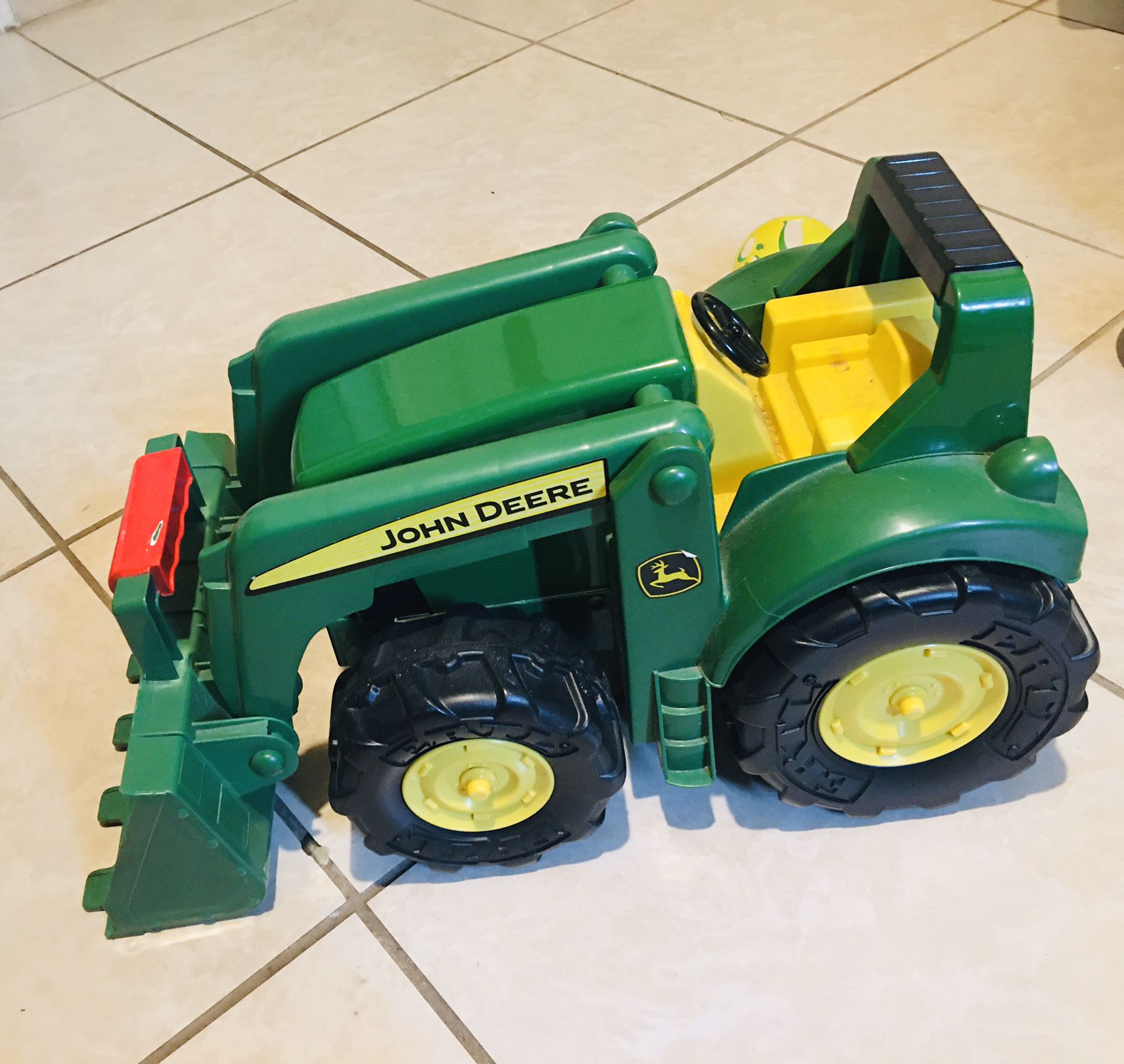 New !!!John Deere hand scoop tractor