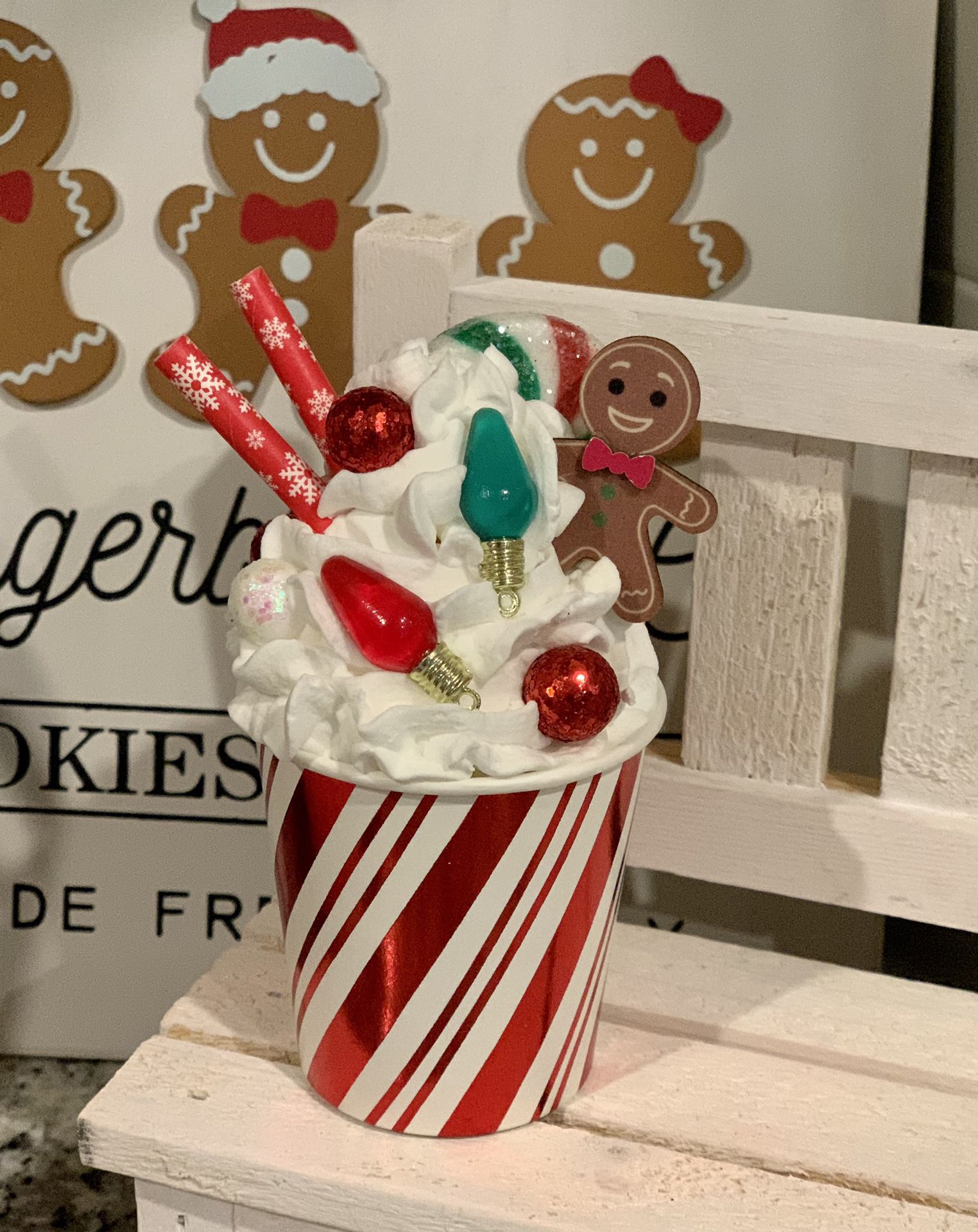 Mini Peppermint Cup With Topper