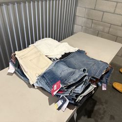Jeans Shorts De Mujer Diferentes Tallas/ Women Jeans Shorts Different Sizes **$5 Each, 37 Pieces MUST BUY ALL**