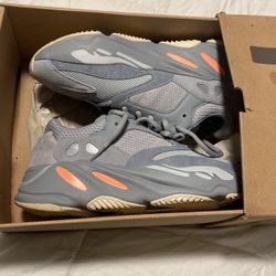 Yeezy Boost 700 Inerti