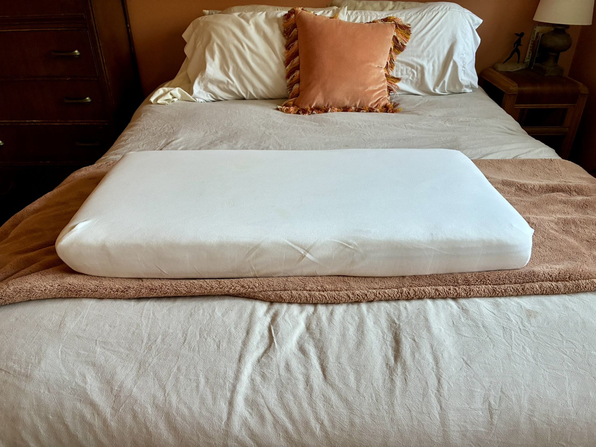 Alma Mini Crib Breathe Mattress + Fitted Sheet Never Used