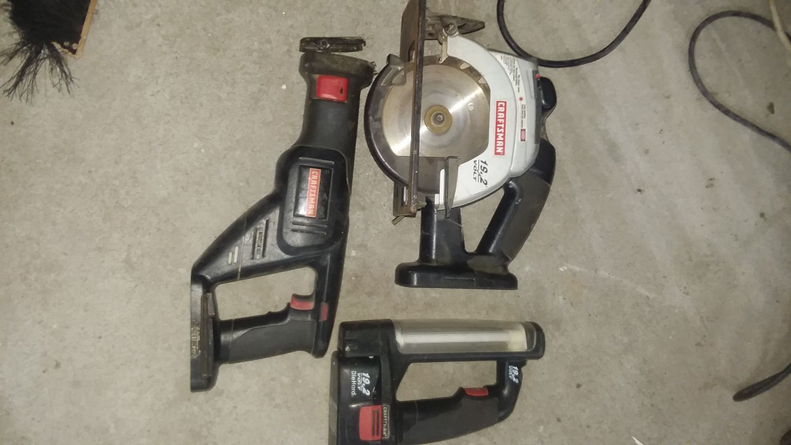 craftsman cordless saw,sawsoff,shop light no charger one battery