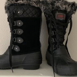 Women’s Snow Boots (SIZE 6)