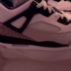 Retro 4 Blue White Jordans 9.5.       O.B.O