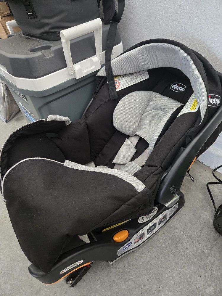 Chicco Keyfit 30 Car Seat And Base 