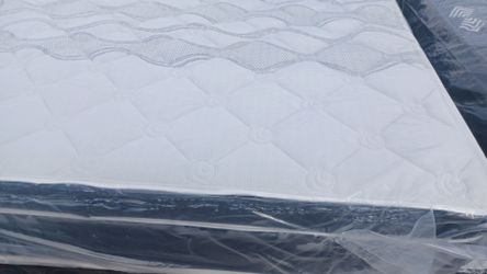 Brand New King Size Pilllowtop Mattress and box Spring free delivery