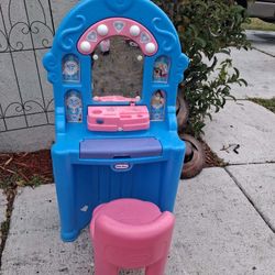 Little Tikes Ice Princess Vanity & Chair