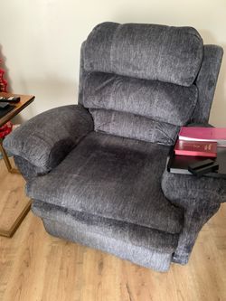 Blue recliner very good condition