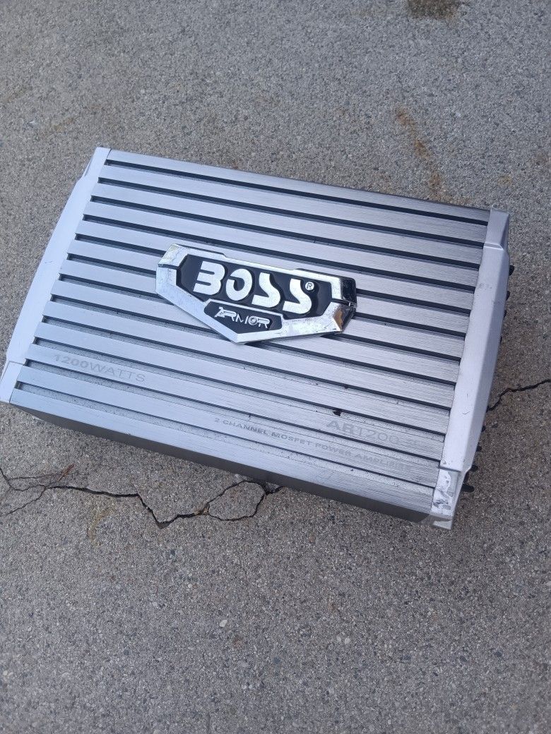 400 Watt Boss Amplifier