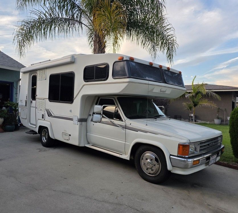 1987 Toyota Sunrader Motorhome