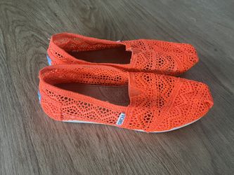 Women’s Tom’s