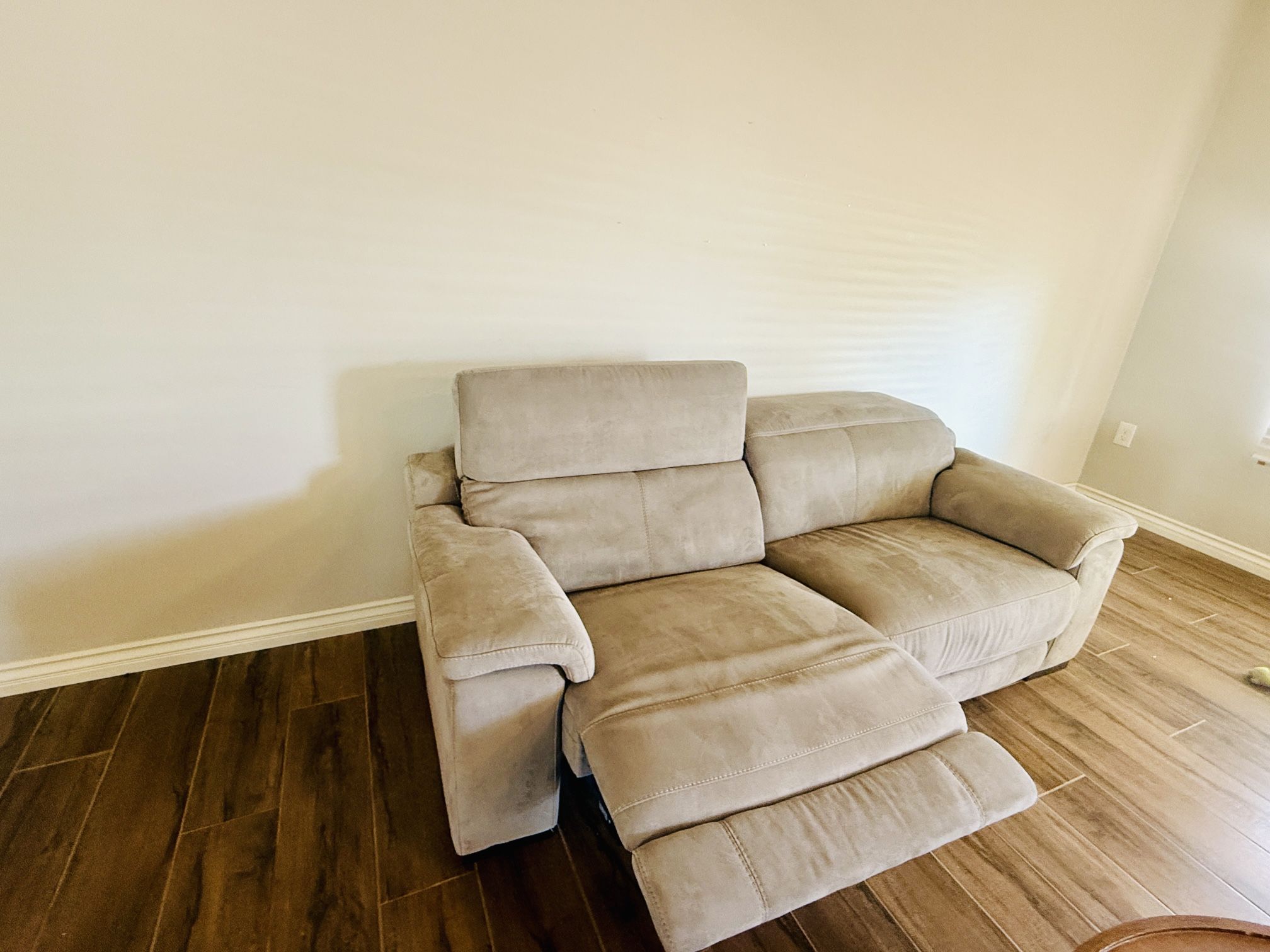 🛋️ Power Reclining Couch w/ USB Ports – $100 OBO
