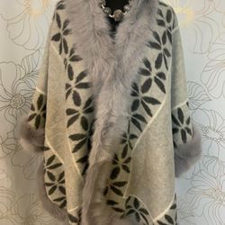 Beautiful Gray Poncho One Size 