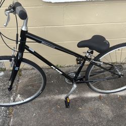 Almost new Hybrid KHS Eastwood bike