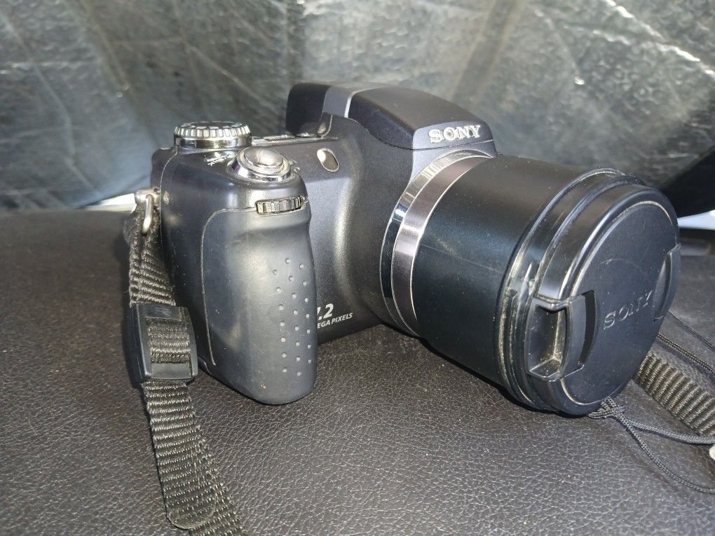 The Sony Cyber-shot DSC-H5