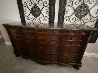 Dresser
