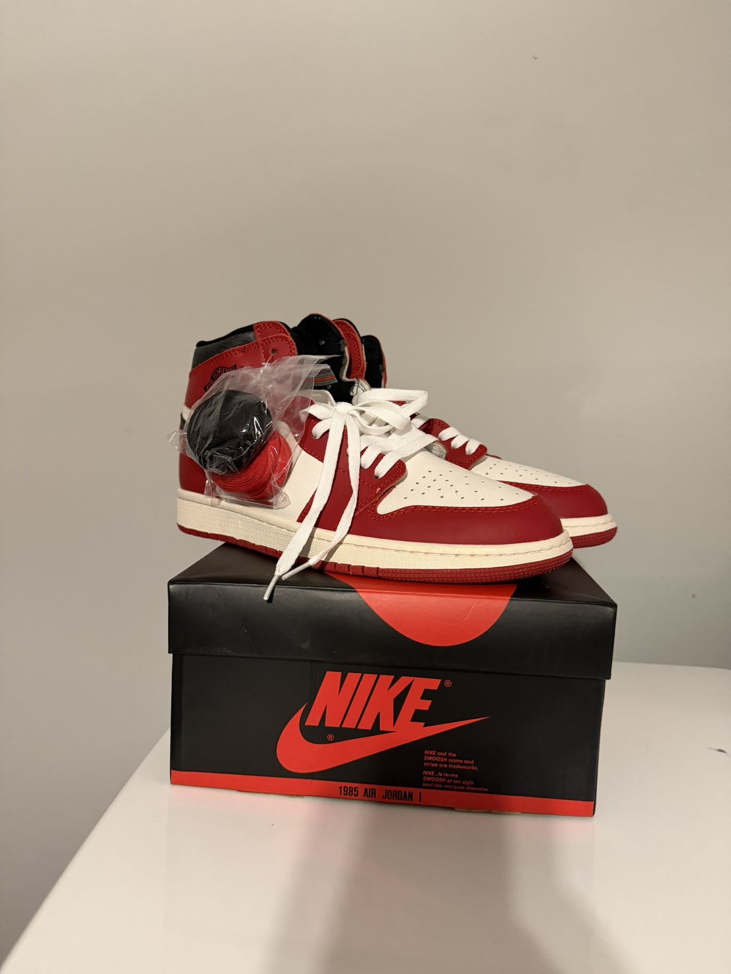 Jordan 1 Retro High OG Chicago Lost and Found (Size 11) 